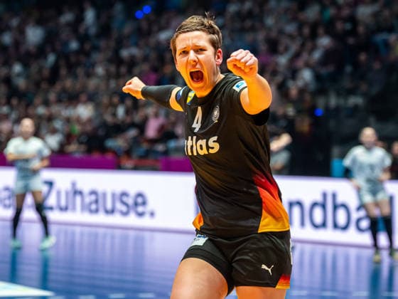 Alina Grijseels Germany, 04 cheers loudly for the fans, Uruguay vs Germany, Handball, World Championship, Women, 2025 2026 season, 28 11 2025, Uruguay vs Germany, Handball, World Championship, Women, 2025 2026 season, 28 11 2025 Stuttgart Copyright: xEibner-Pressefoto MichaelxSchmidx EP_MST