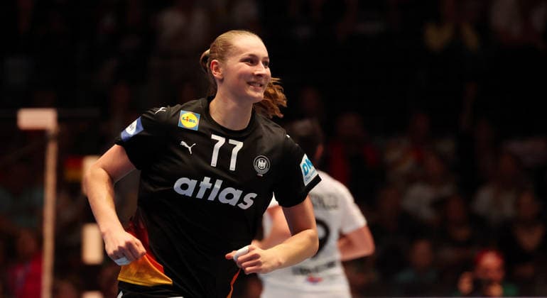 28 11 2025, Germany, Stuttgart, F27th IHF Womens World Championship 2025, Uruguay vs Germany, Viola Leuchter GER