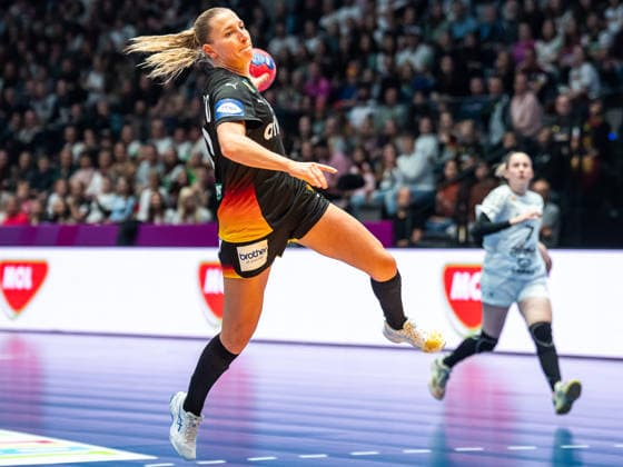 Jenny Behrend Germany, 30 on pace counterattack, Uruguay vs Germany, Handball, World Championship, Women, Season 2025 2026, 28 11 2025, Uruguay vs Germany, Handball, World Championship, Women, Season 2025 2026, 28 11 2025 Stuttgart Copyright: xEibner-Pressefoto MichaelxSchmidx EP_MST