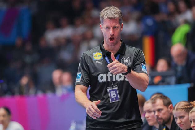 Uruguay Germany, IHF Womens Handball World Championship national coach Markus Gaugisch Preliminary round match of the Womens Handball World Championship between Uruguay and Germany on November 28, 2025 at the Porsche Arena in Stuttgart , Stuttgart Baden Württemberg Germany Porsche Arena