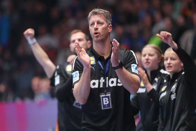 Uruguay Germany, IHF Womens Handball World Championship national coach Markus Gaugisch Preliminary round match of the Womens Handball World Championship between Uruguay and Germany on November 28, 2025 at the Porsche Arena in Stuttgart , Stuttgart Baden Württemberg Germany Porsche Arena