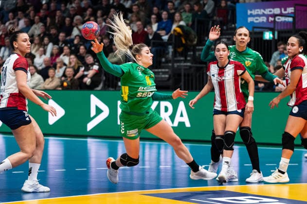 PLETIKOäI? MATEA (10 MONTENEGRO) takes a shot at goal during the IHF Women s Handball World Championship, WM, Weltmeisterschaft game between Paraguay and Montenegro at the SWT Arena in Trier, Germany Copyright: xMartinxPitschx xSPPx Sportspressphoto_SPR66750