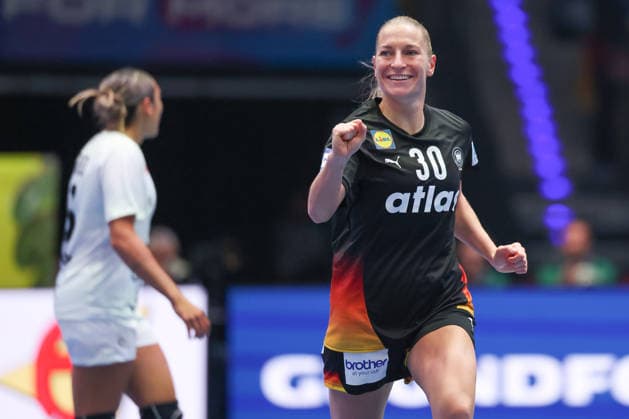 Uruguay Germany, IHF Womens Handball World Championship Jenny Behrend Germany, 30 preliminary round match of the Womens Handball World Championship between Uruguay and Germany on November 28, 2025 at the Porsche Arena in Stuttgart , Stuttgart Baden Württemberg Germany Porsche Arena