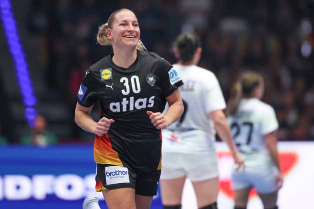 Uruguay Germany, IHF Womens Handball World Championship Jenny Behrend Germany, 30 preliminary round match of the Womens Handball World Championship between Uruguay and Germany on November 28, 2025 at the Porsche Arena in Stuttgart , Stuttgart Baden Württemberg Germany Porsche Arena