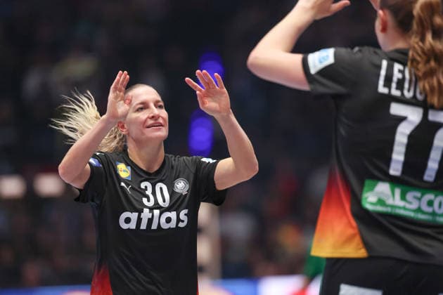 Uruguay Germany, IHF Womens Handball World Championship Jenny Behrend Germany, 30 preliminary round match of the Womens Handball World Championship between Uruguay and Germany on November 28, 2025 at the Porsche Arena in Stuttgart , Stuttgart Baden Württemberg Germany Porsche Arena