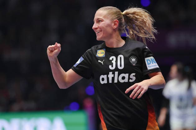 Uruguay Germany, IHF Womens Handball World Championship Jenny Behrend Germany, 30 preliminary round match of the Womens Handball World Championship between Uruguay and Germany on November 28, 2025 at the Porsche Arena in Stuttgart , Stuttgart Baden Württemberg Germany Porsche Arena