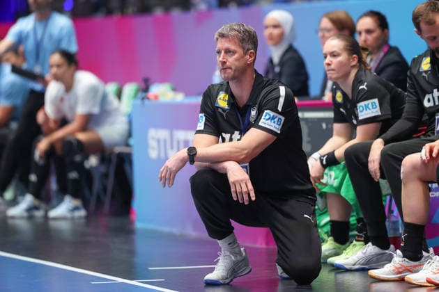 Uruguay Germany, IHF Womens Handball World Championship national coach Markus Gaugisch Preliminary round match of the Womens Handball World Championship between Uruguay and Germany on November 28, 2025 at the Porsche Arena in Stuttgart , Stuttgart Baden Württemberg Germany Porsche Arena