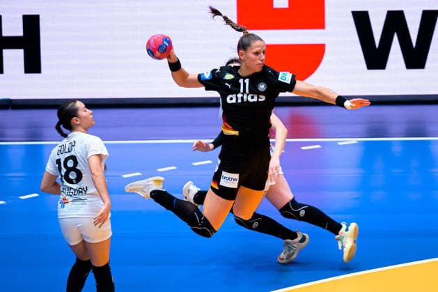 Handball, Womens World Championship, Group C Uruguay Germany Xenia Smits Germany Stuttgart Porsche Arena Baden Württemberg Germany