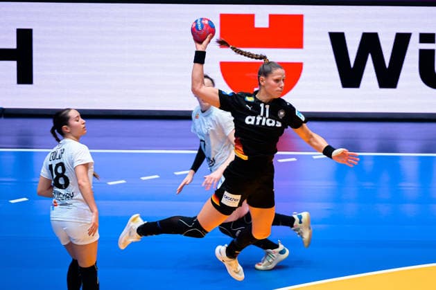 Handball, Womens World Championship, Group C Uruguay Germany Xenia Smits Germany Stuttgart Porsche Arena Baden Württemberg Germany