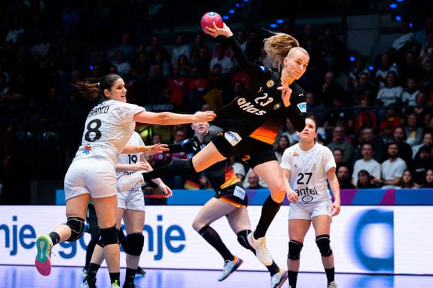 Handball, Womens World Championship, Group C Uruguay Germany v li Camila Bianco Castiella Uruguay , Annika Lott Germany Stuttgart Porsche Arena Baden Württemberg Germany