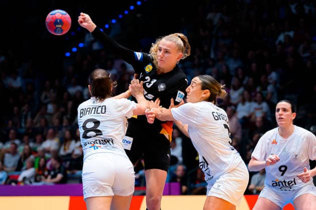 Handball, Womens World Championship, Group C Uruguay Germany from left Camila Bianco Castiella Uruguay , Annika Lott Germany , Sabrina Grieco Vigna Uruguay Stuttgart Porsche Arena Baden Württemberg Germany