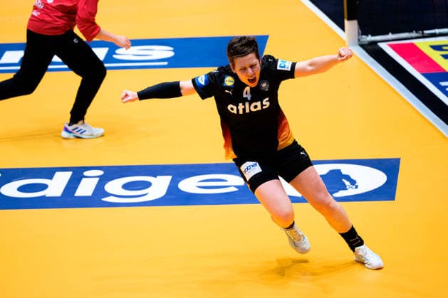 Handball, Womens World Cup, Group C Uruguay Germany Alina Grijseels Germany Cheers Joy Emotion Goal celebration Goalscorer Goalscorer Stuttgart Porsche Arena Baden Württemberg Germany