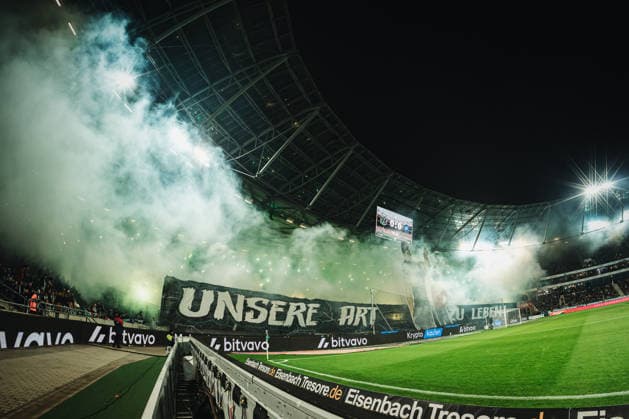 2 Bundesliga Hannover 96 vs Karlsruher SC, 28 11 2025 Choreography of Hannover 96 Football, 2 Bundesliga, Matchday 14 Hannover 96 vs Karlsruher SC on 28 11 2025 at Heinz von Heiden Arena, Hannover DFL REGULATIONS PROHIBIT ANY USE OF PHOTOGRAPHS AS IMAGE SEQUENCES AND OR QUASI VIDEO Copyright: xBEAUTIFULxSPORTS Tonhäuserx