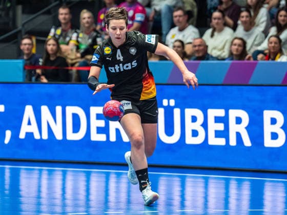 Alina Grijseels Germany, 04 on the ball, Uruguay vs Germany, Handball, World Championship, Women, Season 2025 2026, 28 11 2025, Uruguay vs Germany, Handball, World Championship, Women, Season 2025 2026, 28 11 2025 Stuttgart Copyright: xEibner-Pressefoto MichaelxSchmidx EP_MST