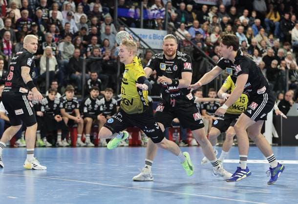28 11 2025 Handball 1 Bundesliga DAIKIN HBL Season 2025 2026 14 Matchday HC Erlangen Metropolregion Nürnberg HCE TVB Stuttgart DaMa xdaxmax Torben Matzken 22, TVB 1898 Stuttgart Maciej Gebala 77, HC Erlangen HCE Florian Scheerer 10, HC Erlangen HCE