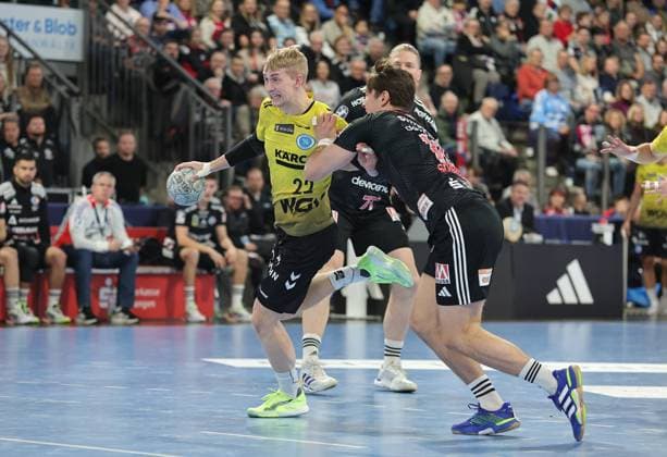 28 11 2025 Handball 1 Bundesliga DAIKIN HBL Season 2025 2026 14 Matchday HC Erlangen Metropolregion Nürnberg HCE TVB Stuttgart DaMa xdaxmax Torben Matzken 22, TVB 1898 Stuttgart Florian Scheerer 10, HC Erlangen HCE