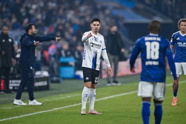28 11 2025, Football, 2 Bundesliga, Season 2025 2026, Matchday 14, FC Schalke 04 SC Paderborn, Raphael Obermair SC Paderborn 07 xRHR PHOTO YYx Copyright: KROEGER RHR-FOTOx RHR-FOTO YY