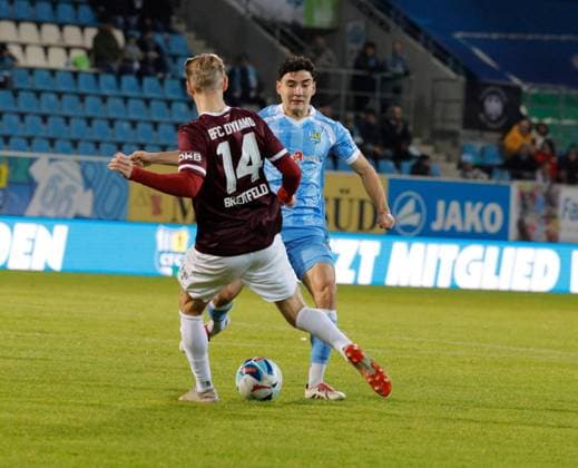 CFC vs BFC Dynamo 28 11 2025, Chemnitz, eins Stadion An der Gellertstrasse, Sport, Fußball, Regionalliga Nordost, Saison 2025 2026, 17 Spieltag, CFC, CFC vs BFC Dynamo vlnr Joey Breitfeld und Anton Rücker Chemnitz Sachsen BRD