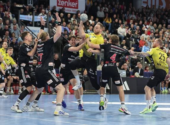 28 11 2025 Handball 1 Bundesliga DAIKIN HBL Season 2025 2026 14 Matchday HC Erlangen Metropolregion Nuremberg HCE TVB Stuttgart DaMa xdaxmax Lenny Rubin 44, TVB 1898 Stuttgart gg Team Team of HCE