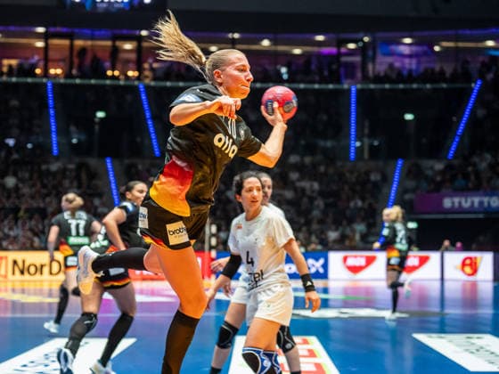 Jenny Behrend Germany, 30 from outside, Uruguay vs Germany, Handball, World Championship, Women, Season 2025 2026, 28 11 2025, Uruguay vs Germany, Handball, World Championship, Women, Season 2025 2026, 28 11 2025 Stuttgart Copyright: xEibner-Pressefoto MichaelxSchmidx EP_MST