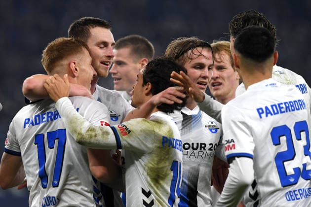 Laurin Curda SC Paderborn 07 celebrates after scoring his team™s first goal with teammates during the 2 Bundesliga match between FC Schalke 04 and SC Paderborn 07, Veltins Arena on November 28, 2025 in Gelsenkirchen, Germany, Germany Photo by Ralf Treese DeFodi Images Laurin Curda SC Paderborn 07 celebrates after scoring his team™s first goal with teammates during the 2 Bundesliga match between FC Schalke 04 and SC Paderborn 07 at Veltins Arena on November 28, 2025 in Gelsenkirchen, Germany Photo by Ralf Treese DeFodi Images Photo by Ralf Treese DeFodi Images