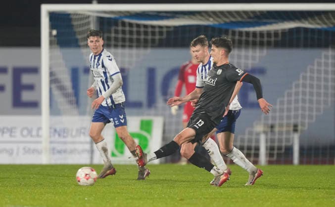 28 11 2025, Stadion Marschweg, Oldenburg, GER, Regionalliga Nord, 21 Matchday VfB Oldenburg vs SV Meppen, Jonathan Wensing SV Meppen 13 DFL REGULATIONS PROHIBIT ANY USE OF PHOTOGRAPHS AS IMAGE SEQUENCES AND OR QUASI VIDEO Oldenburg Lower Saxony Germany Stadion Marschweg