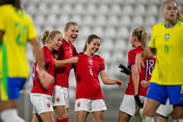 251128 Ada Hegerberg and Tuva Hansen celebrate after 0 1 during the international friendly football match between Norway and Brazil on November 28, 2025 in La Linea Photo Vegard Grott BILDBYRAN kod VG VG0840 bbeng fotboll football soccer fotball träningslandskamp privatlandskamp landskamp international friendly norway women dam brasilien brazil brasil jubel  Copyright: VEGARDxGRoTT BB251128VG022