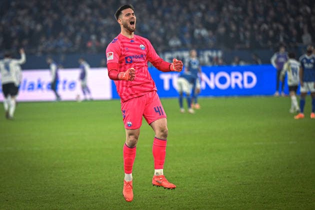 Germany, Football, 2 Bundesliga, Matchday 14, 2025 2026, FC Schalke 04 vs SC Paderborn 07, 28 11 2025, Veltins Arena, Gelsenkirchen, Germany, Dennis Seimen SC Paderborn, 41 celebrates the goal for 0 1 Copyright: xMarkusxVerwimpx
