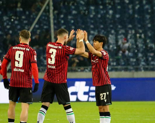 Germany Soccer 2 Bundesliga 2025 26, 14 Matchday Hannover 96 vs Karlsruher SC Heinz von Heiden Arena Stadion Hannover Boris Tomiak Hannover 96, 3 Hayate Matsuda Hannover 96, 27 Hannover Copyright: xAymanxAlahmedx