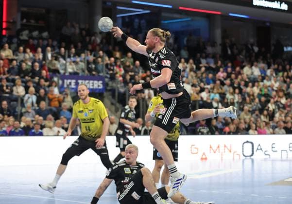 28 11 2025 Handball 1 Bundesliga DAIKIN HBL Season 2025 2026 14 Matchday HC Erlangen Metropolregion Nürnberg HCE TVB Stuttgart DaMa xdaxmax Maciej Gebala 77, HC Erlangen HCE