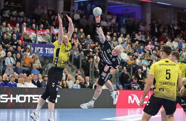 28 11 2025 Handball 1 Bundesliga DAIKIN HBL Season 2025 2026 14 Matchday HC Erlangen Metropolregion Nürnberg HCE TVB Stuttgart DaMa xdaxmax Lenny Rubin 44, TVB 1898 Stuttgart Marek Nissen 6, HC Erlangen HCE