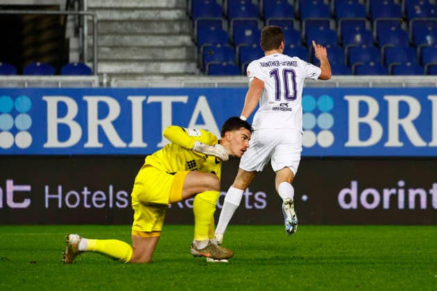 28 11 2025, xavx, Fussball 3 Liga, SV Wehen Wiesbaden Erzgebirge Aue v l Julian Günther Schmidt FC Erzgebirge Aue celebrate the goal, Der Torjubel zum 0 1 DFL DFB REGULATIONS PROHIBIT ANY USE OF PHOTOGRAPHS as IMAGE SEQUENCES and or QUASI VIDEO Wiesbaden