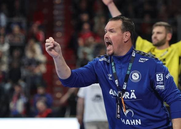 28 11 2025 Handball 1 Bundesliga DAIKIN HBL Season 2025 2026 14 Matchday HC Erlangen Metropolregion Nuremberg HCE TVB Stuttgart DaMa xdaxmax Misha Kaufmann Coach TVB 1898 Stuttgart indicates gestures directs gives instructions