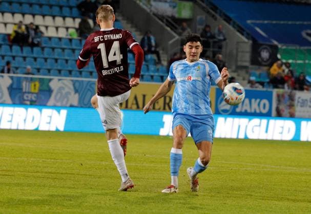 CFC vs BFC Dynamo 28.11.2025, Chemnitz, eins Stadion- An der Gellertstrasse, Fussball, Regionalliga Nordost, Saison 2025 2026, 17. Spieltag, CFC, CFC vs BFC Dynamo vlnr: Joey Breitfeld und Anton Rücker Chemnitz Sachsen BRD