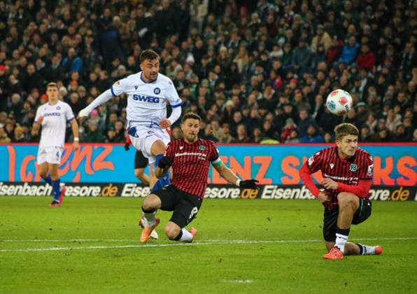 Germany Soccer 2 Bundesliga 2025 26, 14 Matchday Hannover 96 vs Karlsruher SC Heinz von Heiden Arena Stadion Hannover Fabian Schleusener Karlsruher SC, 24 Enzo Leopold Hannover 96, 8 Maik Nawrocki Hannover 96, 6 Hannover Copyright: xAymanxAlahmedx
