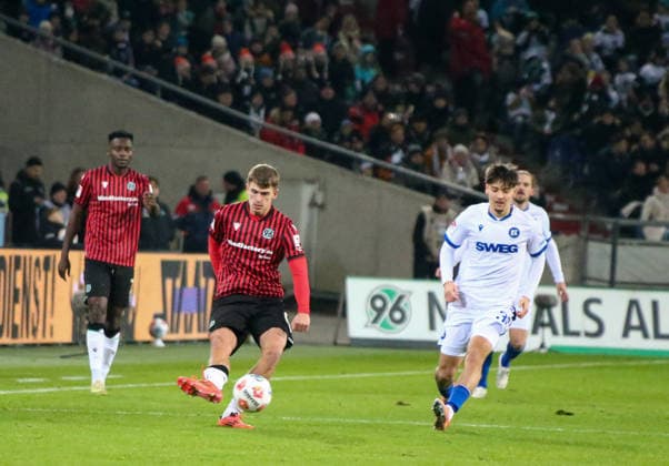 Germany Soccer 2 Bundesliga 2025 26, 14 Matchday Hannover 96 vs Karlsruher SC Heinz von Heiden Arena Stadion Hannover Maik Nawrocki Hannover 96, 6 Hannover Copyright: xAymanxAlahmedx