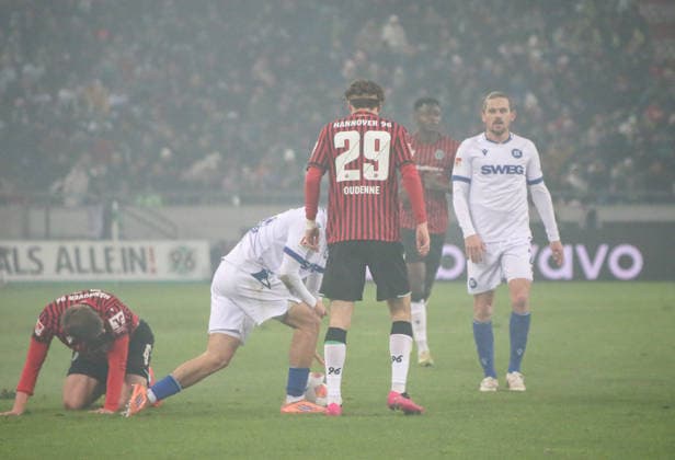Germany Soccer 2 Bundesliga 2025 26, 14 Matchday Hannover 96 vs Karlsruher SC Heinz von Heiden Arena Stadion Hannover Kolja Oudenne Hannover 96, 29 Maik Nawrocki Hannover 96, 6 Hannover Copyright: xAymanxAlahmedx