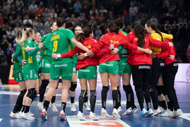 Players of Montenegro celebrate during the IHF Women s Handball World Championship, WM, Weltmeisterschaft game between Paraguay and Montenegro at the SWT Arena in Trier, Germany Copyright: xMartinxPitschx xSPPx Sportspressphoto_SPR66760