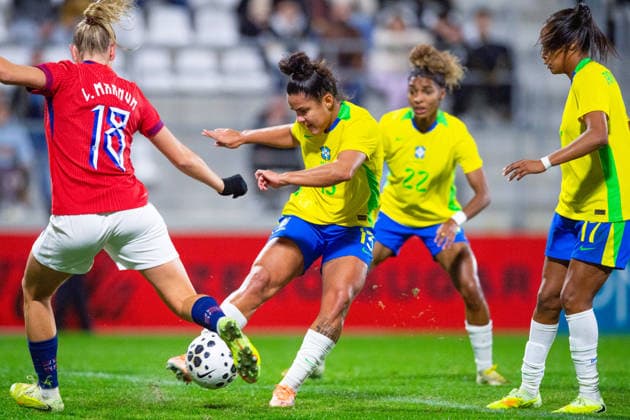 Private international Norway Brazil Cadiz, Spain 20251128 Norways Frida Maanum and Brazils Isabela Ferreira Costa das Chagas in the private international Norway Brazil at Estadio Ciudad de la Linea Photo Jorge Guerrero NTB Cadiz Spain EDITORIAL USE ONLY RESTRICTED USE FOR BETTING COMPANIES  Copyright: xJorgexGuerrerox xNTBx