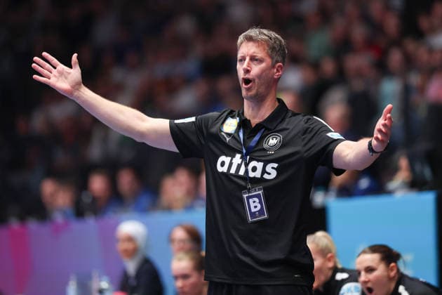 Uruguay Germany, IHF Womens Handball World Championship national coach Markus Gaugisch Preliminary round match of the Womens Handball World Championship between Uruguay and Germany on November 28, 2025 at the Porsche Arena in Stuttgart , Stuttgart Baden Württemberg Germany Porsche Arena