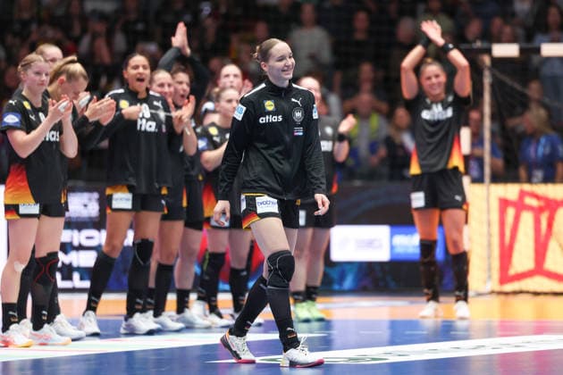 Uruguay Germany, IHF Womens Handball World Championship Nieke Kühne Germany, 19 becomes Player of the Match preliminary round match of the Womens Handball World Championship between Uruguay and Germany on November 28, 2025 at the Porsche Arena in Stuttgart , Stuttgart Baden Württemberg Germany Porsche Arena