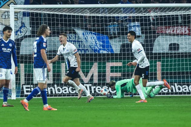 Sport, Soccer, 2 Bundesliga Season 2025 2026 14 Matchday FC Schalke 04 SC Paderborn 07 28 11 2025, VELTINS Arena Goal celebration SC Paderborn after the goal to 1 0 by Laurin Curda SC Paderborn, 17 Gelsenkirchen VELTINS Arena Nordrhein Westfalen Germany