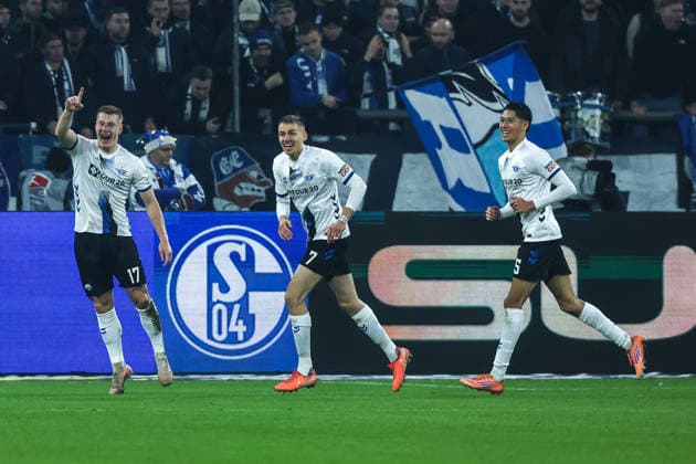 Sport, Soccer, 2 Bundesliga Season 2025 2026 14 Matchday FC Schalke 04 SC Paderborn 07 28 11 2025, VELTINS Arena Goal celebration SC Paderborn after the goal to 1 0 by Laurin Curda SC Paderborn, 17 Gelsenkirchen VELTINS Arena Nordrhein Westfalen Germany
