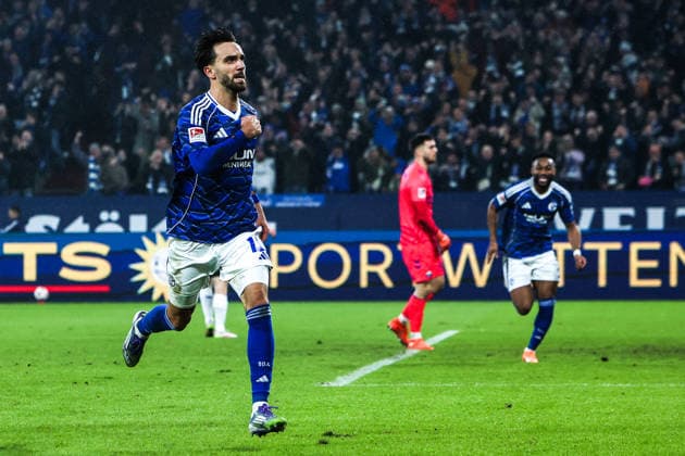 Sport, Soccer, 2 Bundesliga Season 2025 2026 14 Matchday FC Schalke 04 SC Paderborn 07 28 11 2025, VELTINS Arena Goal celebration FC Schalke 04 after the goal to equalize 1 1 by Kenan Karaman Schalke 04, 19 Gelsenkirchen VELTINS Arena Nordrhein Westfalen Germany