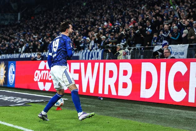 Sport, Soccer, 2 Bundesliga Season 2025 2026 14 Matchday FC Schalke 04 SC Paderborn 07 28 11 2025, VELTINS Arena Goal celebration FC Schalke 04 after the goal to equalize 1 1 by Kenan Karaman Schalke 04, 19 Gelsenkirchen VELTINS Arena Nordrhein Westfalen Germany