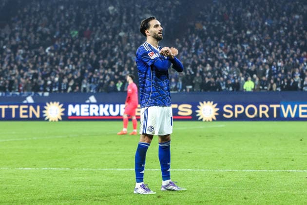 Sport, Football, 2 Bundesliga Season 2025 2026 14 Matchday FC Schalke 04 SC Paderborn 07 28 11 2025, VELTINS Arena Goal celebration FC Schalke 04 after the goal to equalize 1 1 by Kenan Karaman Schalke 04, 19 , the scorer is happy Gelsenkirchen VELTINS Arena Nordrhein Westfalen Germany
