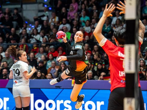 Nieke Kuehne Germany, 19 from outside, Uruguay vs Germany, Handball, World Championship, Women, Season 2025 2026, 28 11 2025, Uruguay vs Germany, Handball, World Championship, Women, Season 2025 2026, 28 11 2025 Stuttgart Copyright: xEibner-Pressefoto MichaelxSchmidx EP_MST