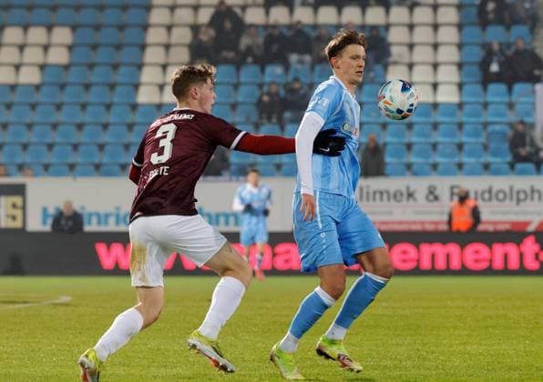 CFC vs BFC Dynamo 28 11 2025, Chemnitz, eins Stadion An der Gellertstrasse, Sport, Fußball, Regionalliga Nordost, Saison 2025 2026, 17 Spieltag, CFC, CFC vs BFC Dynamo vlnr Moritz Malik Polte und Felix Müller Chemnitz Sachsen BRD