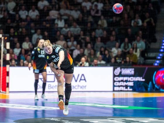 Nina Engel Germany, 08 throws on the empty goal, Uruguay vs Germany, Handball, World Championship, Women, Season 2025 2026, 28 11 2025, Uruguay vs Germany, Handball, World Championship, Women, Season 2025 2026, 28 11 2025 Stuttgart Copyright: xEibner-Pressefoto MichaelxSchmidx EP_MST
