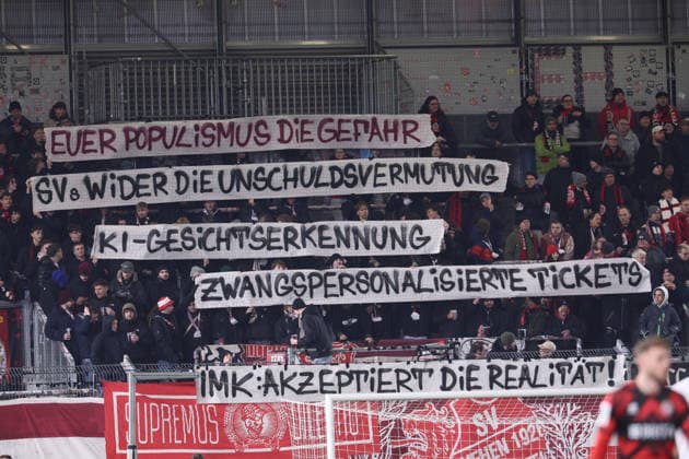 Wiesbaden, 28 11 2025, BRita Arena, Soccer, 3 Liga, 16 Matchday , SV Wehen Wiesbaden vs FC Erzgebirge Aue , In the picture Fans of Wehen Wiesbaden Protest , Only for journalistic purposes Only for editorial use , DFB DFL regulations prohibit any use of photographs as image sequences and or quasi video , Picture Point